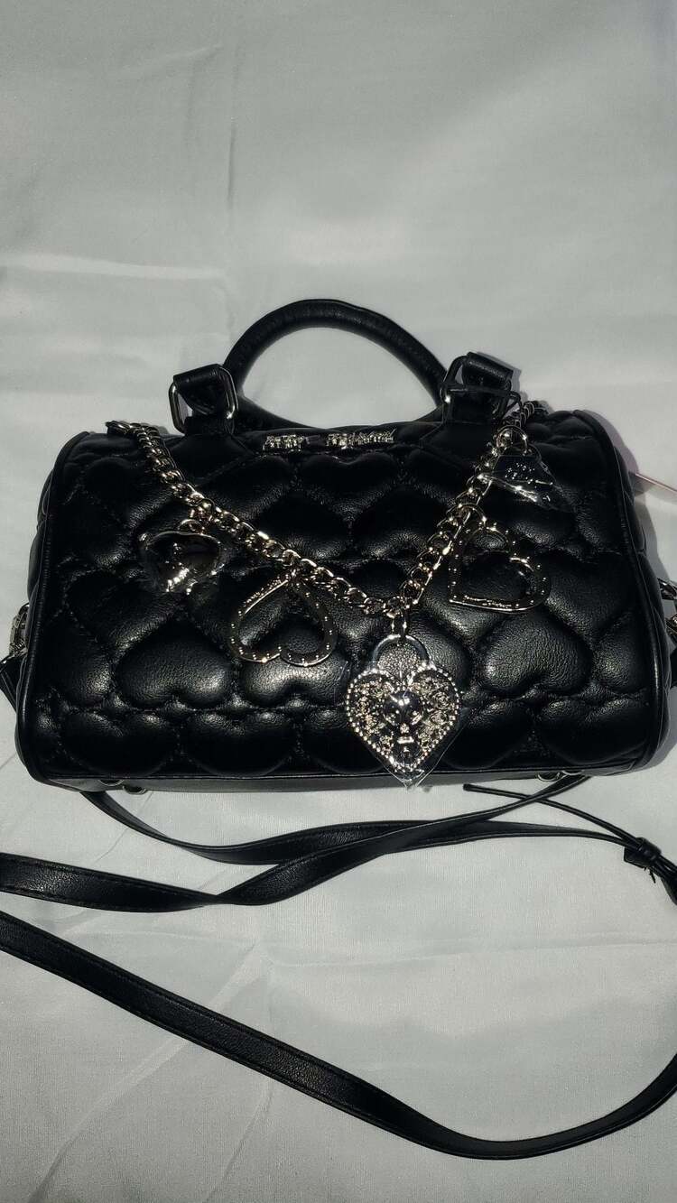 NWT Betsey Johnson Black Heart Quilted Satchel Crossbody Bag with Heart Charms - Picture 5 of 5
